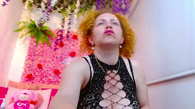 Snapshot of BLONDE_SEXYHOT chatting on October 15, 4:34 am BLONDE SEXYHOT online show from October 15, 4:34 am