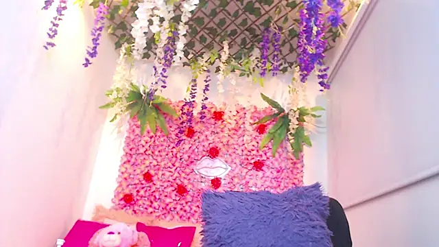 Snapshot of BLONDE_SEXYHOT chatting on November 3, 11:26 pm BLONDE SEXYHOT online show from November 3, 11:26 pm