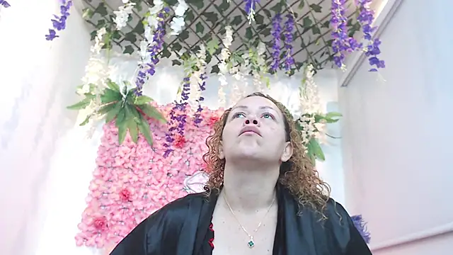 Snapshot of BLONDE_SEXYHOT chatting on November 13, 11:47 pm BLONDE SEXYHOT online show from November 13, 11:47 pm