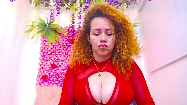 Snapshot of BLONDE_SEXYHOT chatting on November 19, 9:59 pm BLONDE SEXYHOT online show from November 19, 9:59 pm