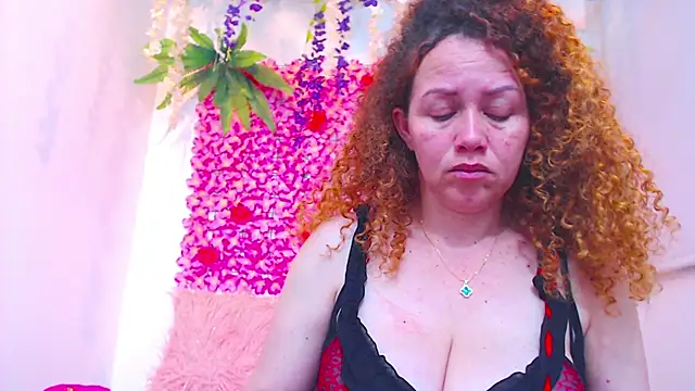 Snapshot of BLONDE_SEXYHOT chatting on November 25, 1:49 am BLONDE SEXYHOT online show from November 25, 1:49 am