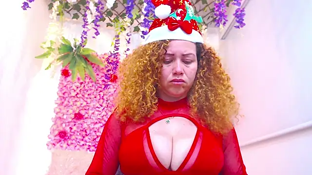 Snapshot of BLONDE_SEXYHOT chatting on December 3, 12:25 pm BLONDE SEXYHOT online show from December 3, 12:25 pm