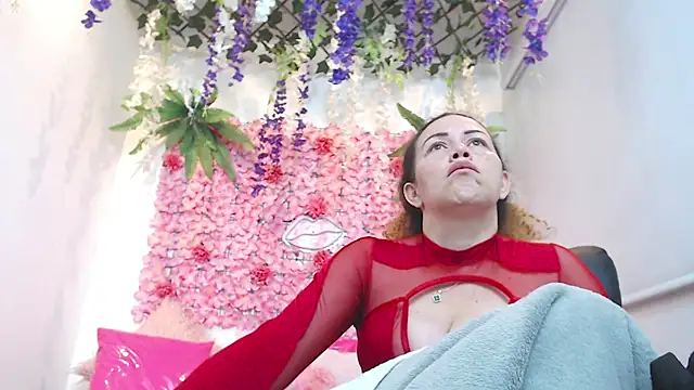 Snapshot of BLONDE_SEXYHOT chatting on December 14, 1:27 pm BLONDE SEXYHOT online show from December 14, 1:27 pm