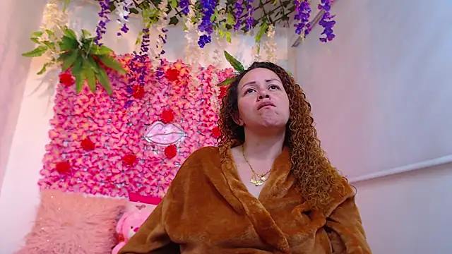 BLONDE SEXYHOT online show from December 20, 9:11 pm