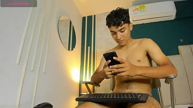 Snapshot of Austin_Cardieff chatting on January 4, 1:31 am Austin Cardieff online show from January 4, 1:31 am