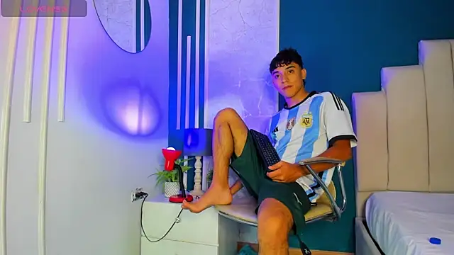 Snapshot of Austin_Cardieff chatting on January 23, 3:37 am Austin Cardieff online show from January 23, 3:37 am