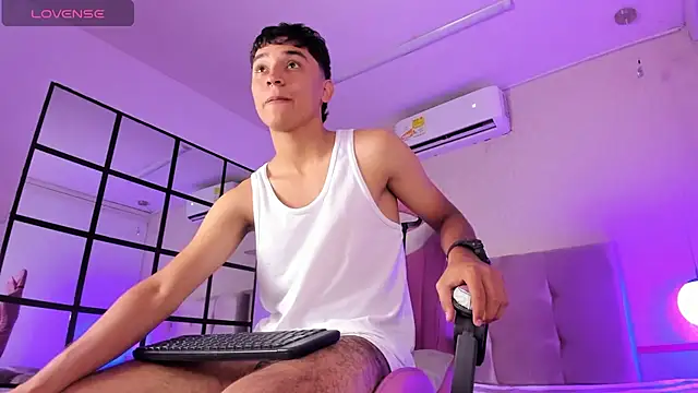 Snapshot of Austin_Cardieff chatting on February 8, 4:36 pm Austin Cardieff online show from February 8, 4:36 pm