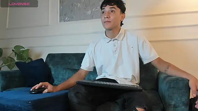 Snapshot of Austin_Cardieff chatting on March 19, 3:20 am Austin Cardieff online show from March 19, 3:20 am