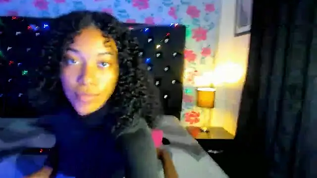 Snapshot of sasha_fox00 chatting on December 4, 6:28 pm sasha fox00 online show from December 4, 6:28 pm