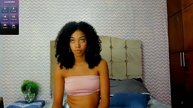 Snapshot of sasha_fox00 chatting on December 8, 9:30 pm sasha fox00 online show from December 8, 9:30 pm