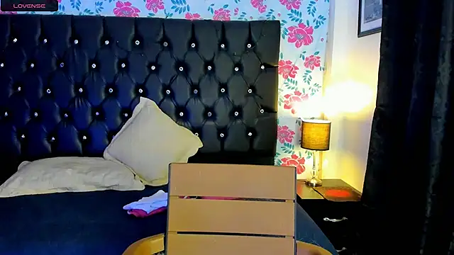 Snapshot of sasha_fox00 chatting on December 14, 5:14 pm sasha fox00 online show from December 14, 5:14 pm