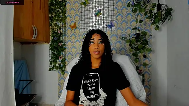 Snapshot of sasha_fox00 chatting on December 18, 7:08 pm sasha fox00 online show from December 18, 7:08 pm