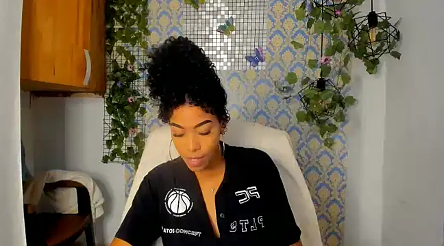 Snapshot of sasha_fox00 chatting on January 10, 6:49 pm sasha fox00 online show from January 10, 6:49 pm