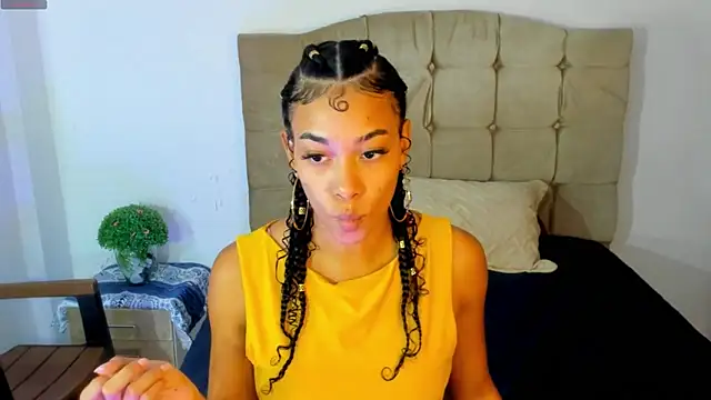 Snapshot of sasha_fox00 chatting on February 10, 12:19 am sasha fox00 online show from February 10, 12:19 am