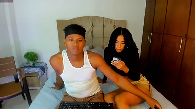 Snapshot of sasha_fox00 chatting on February 13, 1:19 am sasha fox00 online show from February 13, 1:19 am