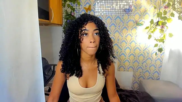 Snapshot of sasha_fox00 chatting on February 27, 1:27 am sasha fox00 online show from February 27, 1:27 am