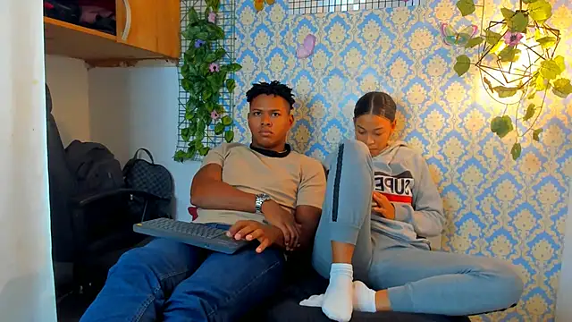 Snapshot of sasha_fox00 chatting on March 18, 6:14 am sasha fox00 online show from March 18, 6:14 am