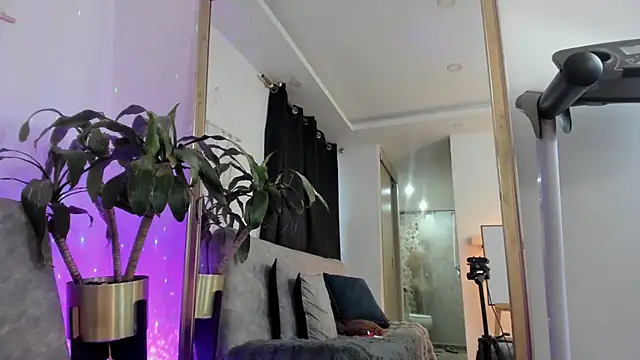 aaroncolombia online show from April 8, 11:21 am