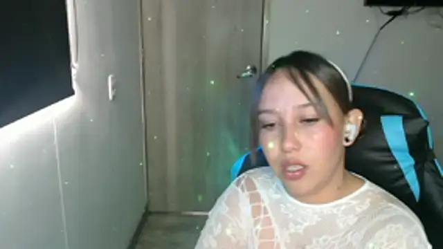 Skarlet Adams28 online show from March 4, 9:10 pm