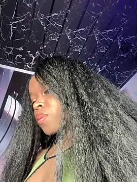 Snapshot of Thyana_LS chatting on December 6, 7:12 pm Thyana LS online show from December 6, 7:12 pm