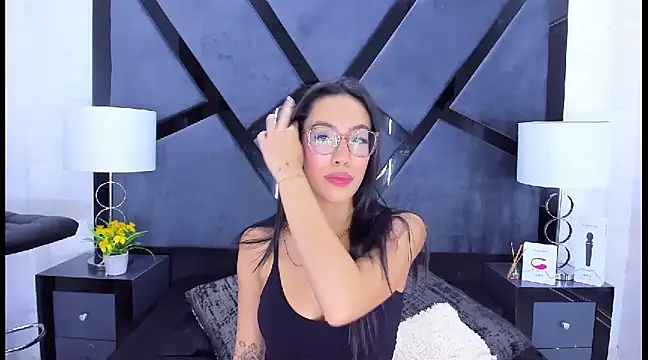 Snapshot of KylieWhite chatting on January 8, 2:03 pm KylieWhite online show from January 8, 2:03 pm