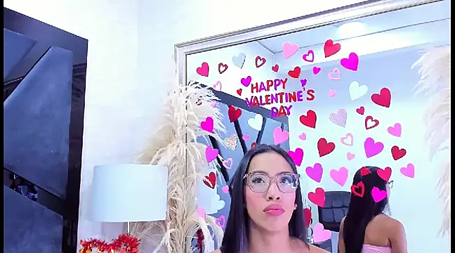 Snapshot of KylieWhite chatting on February 14, 2:44 pm KylieWhite online show from February 14, 2:44 pm