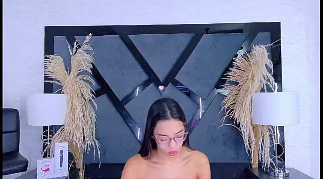 Snapshot of KylieWhite chatting on March 10, 12:48 pm KylieWhite online show from March 10, 12:48 pm