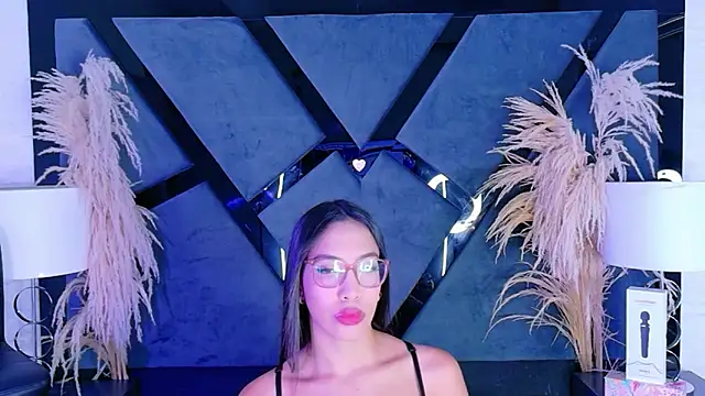 Snapshot of KylieWhite chatting on October 25, 1:40 pm KylieWhite online show from October 25, 1:40 pm