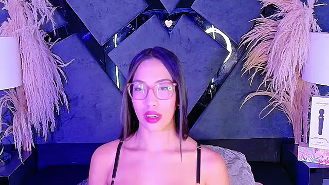 Snapshot of KylieWhite chatting on November 4, 5:39 am KylieWhite online show from November 4, 5:39 am