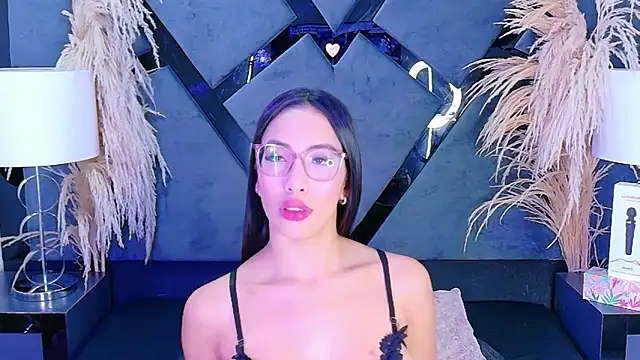 Snapshot of KylieWhite chatting on November 7, 6:57 am KylieWhite online show from November 7, 6:57 am