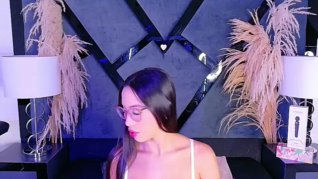 Snapshot of KylieWhite chatting on November 8, 5:40 am KylieWhite online show from November 8, 5:40 am