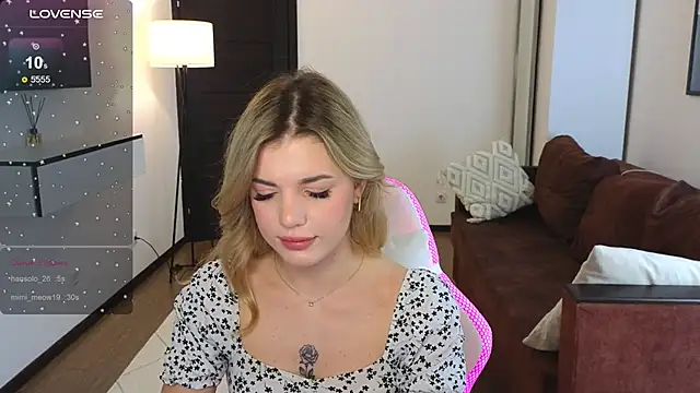 Snapshot of adrianawow1 chatting on March 14, 9:21 pm adrianawow1 online show from March 14, 9:21 pm