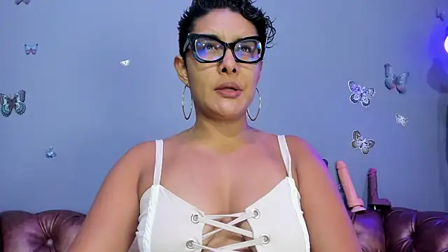 Kaira mosse online show from October 15, 10:15 am