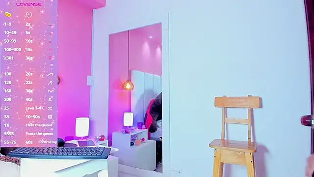 Snapshot of DanniiGrovers chatting on February 19, 8:52 pm DanniiGrovers online show from February 19, 8:52 pm