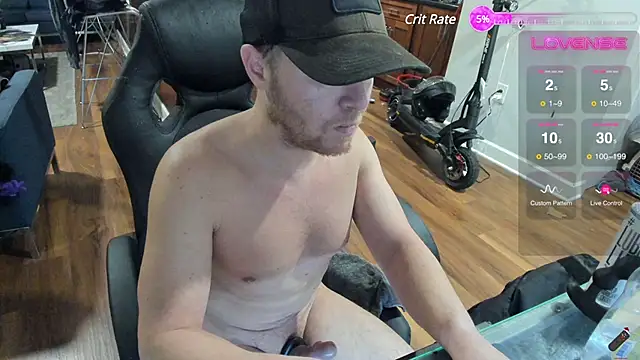 Snapshot of aaron_s_x chatting on January 8, 1:53 am aaron s x online show from January 8, 1:53 am