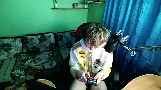 fameboyboo online show from December 20, 4:47 pm