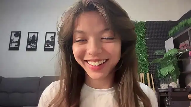 Snapshot of DesiredHoney chatting on October 5, 4:38 pm DesiredHoney online show from October 5, 4:38 pm