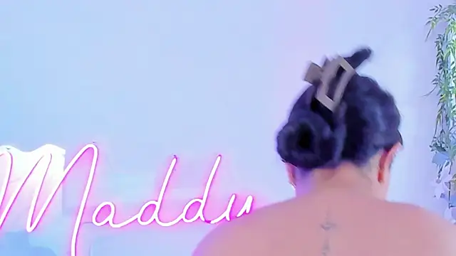 MaddyParisi online show from March 8, 7:31 pm