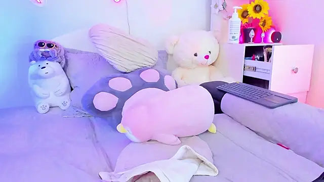 MaddyParisi online show from March 23, 7:42 am