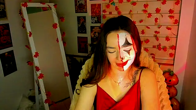 Snapshot of Bella_XO chatting on October 31, 8:37 am Bella XO online show from October 31, 8:37 am