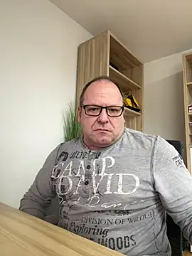 coupleLatinaLovers online show from December 10, 12:05 pm