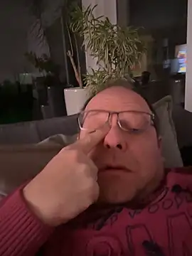 coupleLatinaLovers online show from December 18, 5:59 am