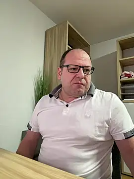 coupleLatinaLovers online show from February 3, 5:18 am