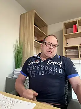 coupleLatinaLovers online show from March 19, 6:03 am