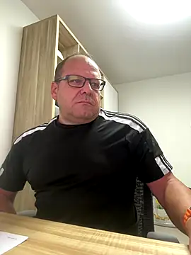 coupleLatinaLovers online show from September 15, 4:34 am