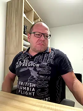 coupleLatinaLovers online show from October 20, 5:30 am