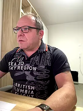 coupleLatinaLovers online show from December 17, 6:08 am