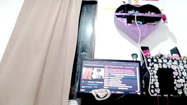 PetiteIvoryQueen19 online show from September 12, 4:45 am