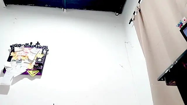 PetiteIvoryQueen19 online show from October 13, 3:28 am