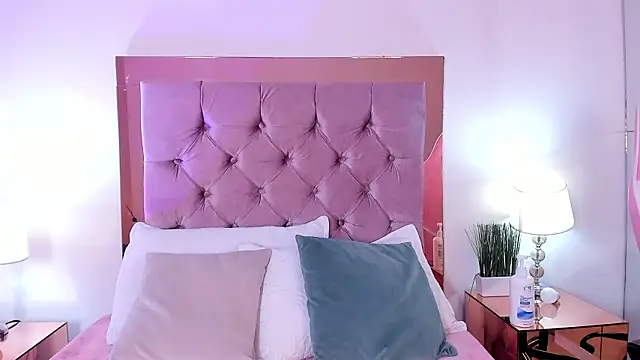 melanie hills online show from February 12, 11:27 am